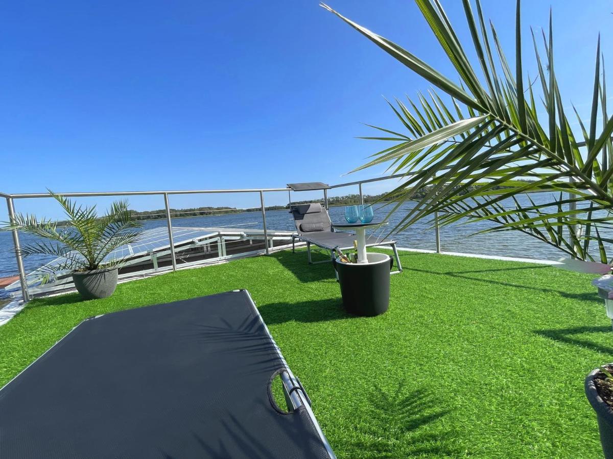 Boathousing - Apartament Na Wodzie, Dom Plywajacy, Lodz, Luksusowy Apartament มิชลีบูร์ช ภายนอก รูปภาพ